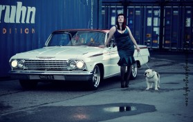 Kati ja Chevy Impala 1962