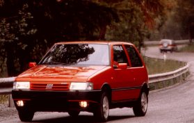 Fiat Uno Punainen