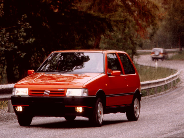 Fiat Uno Punainen